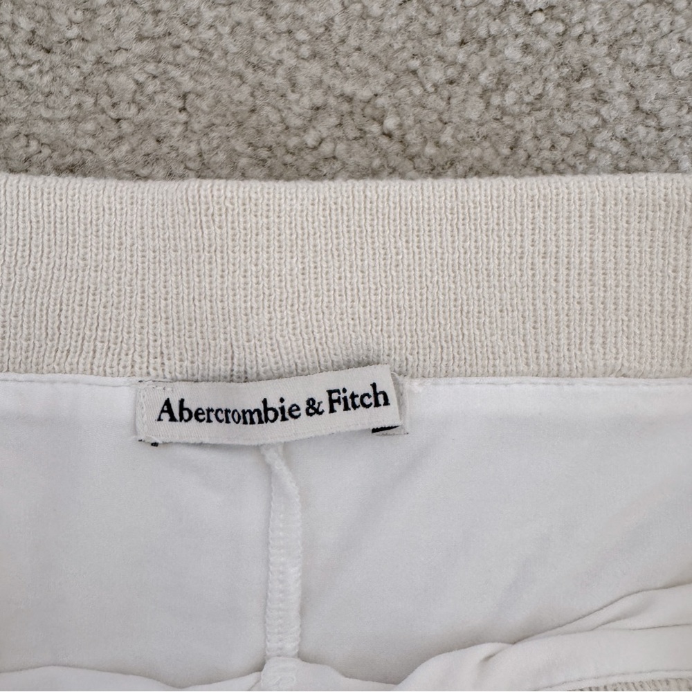 A&F Mid Rise Open-Stitch Micro Short - Picture 4 of 9